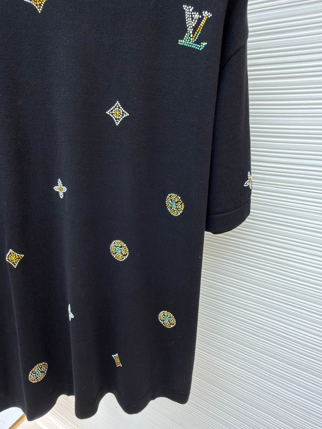 LOUIS VUITTON 路易威登 LV 烫钻提花标识针织短袖 夏季 T恤 黑色 B0 1AJR10