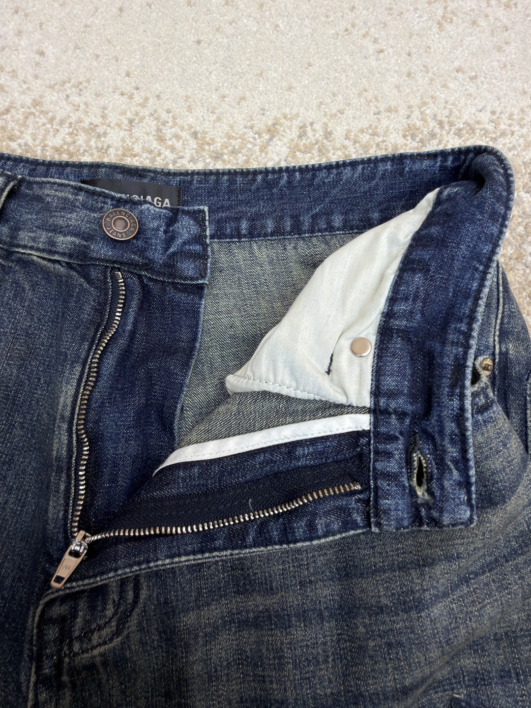 Balenciaga 巴黎世家 标识贴饰做旧牛仔裤 长裤 裤子 蓝色 C0 857216TTW661505