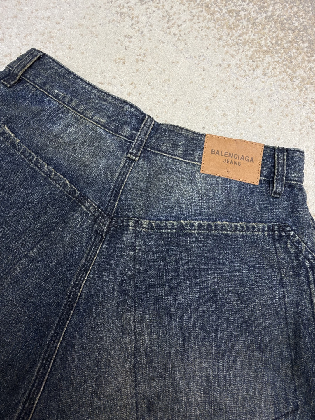 Balenciaga 巴黎世家 标识贴饰做旧牛仔裤 长裤 裤子 蓝色 C0 857216TTW661505