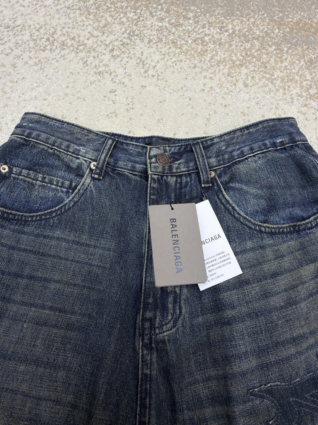 Balenciaga 巴黎世家 标识贴饰做旧牛仔裤 长裤 裤子 蓝色 C0 857216TTW661505