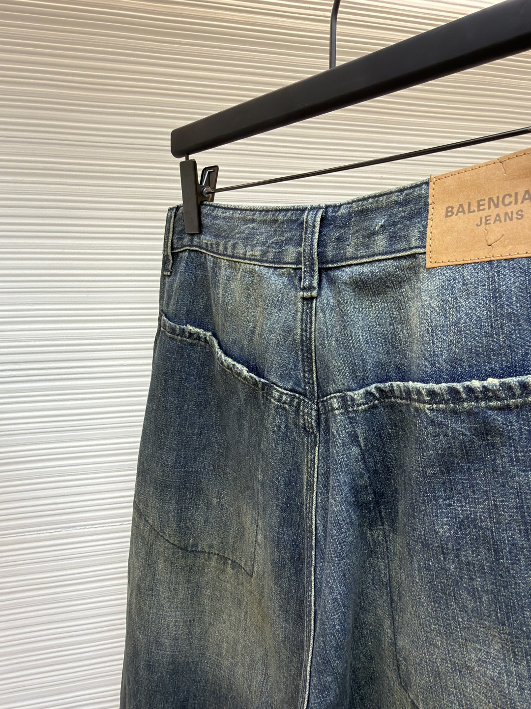 Balenciaga 巴黎世家 标识贴饰做旧牛仔裤 长裤 裤子 蓝色 C0 857216TTW661505