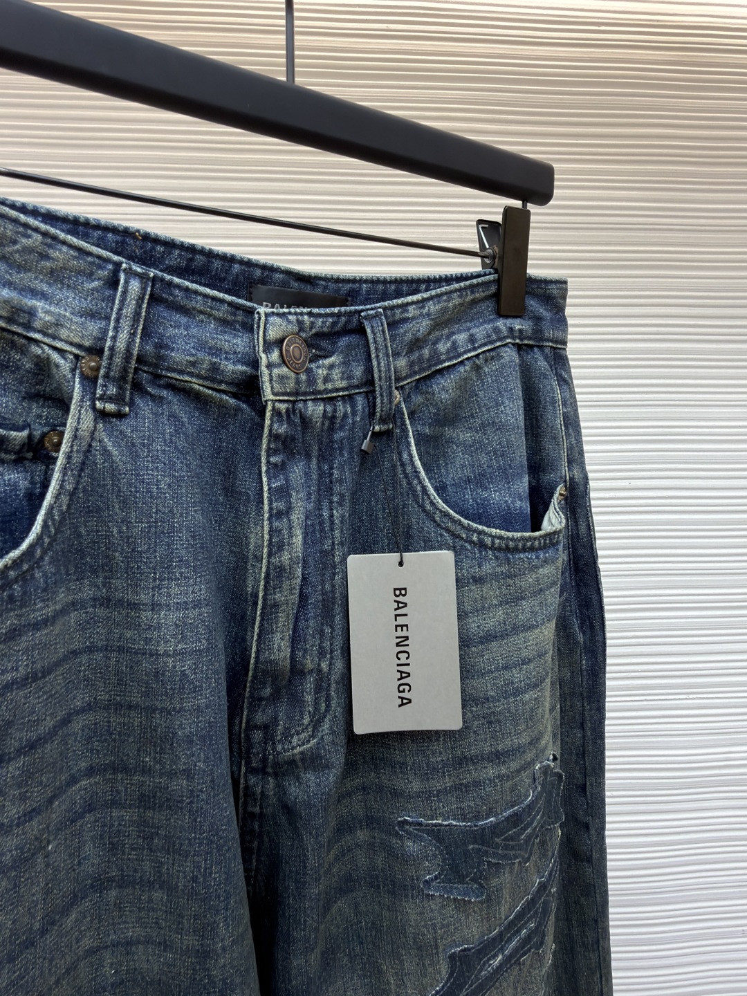 Balenciaga 巴黎世家 标识贴饰做旧牛仔裤 长裤 裤子 蓝色 C0 857216TTW661505