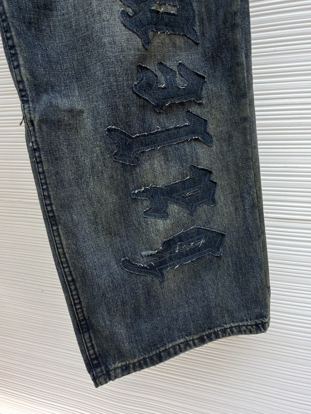 Balenciaga 巴黎世家 标识贴饰做旧牛仔裤 长裤 裤子 蓝色 C0 857216TTW661505