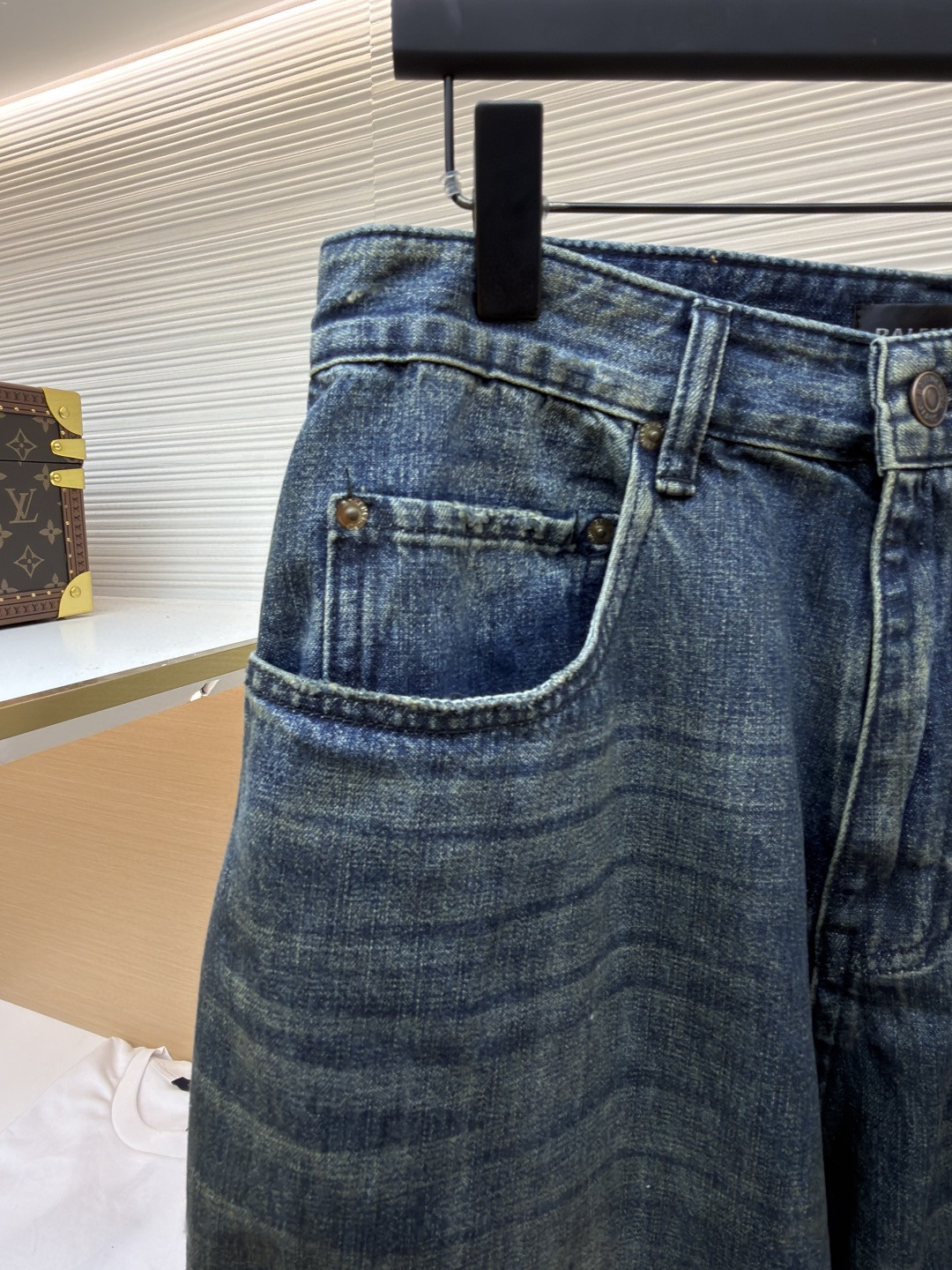 Balenciaga 巴黎世家 标识贴饰做旧牛仔裤 长裤 裤子 蓝色 C0 857216TTW661505