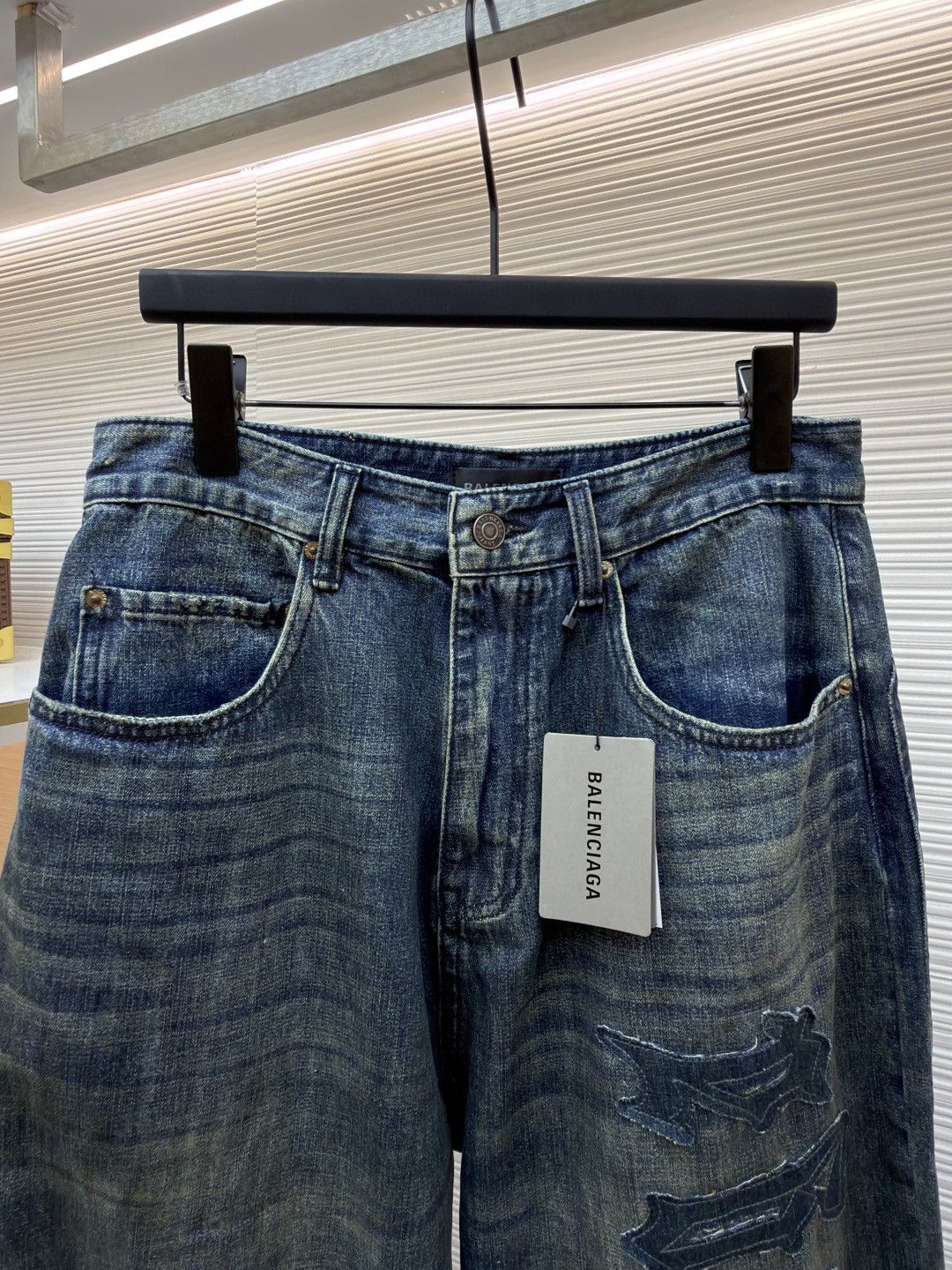 Balenciaga 巴黎世家 标识贴饰做旧牛仔裤 长裤 裤子 蓝色 C0 857216TTW661505