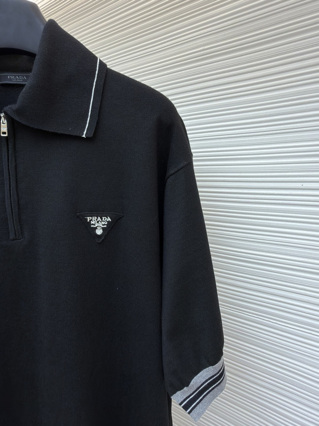 PRADA 普拉达 三角徽标半拉链针织Polo衫 短袖 T恤 蓝黑色 A25 UMB488-12D8-F0002-S-231