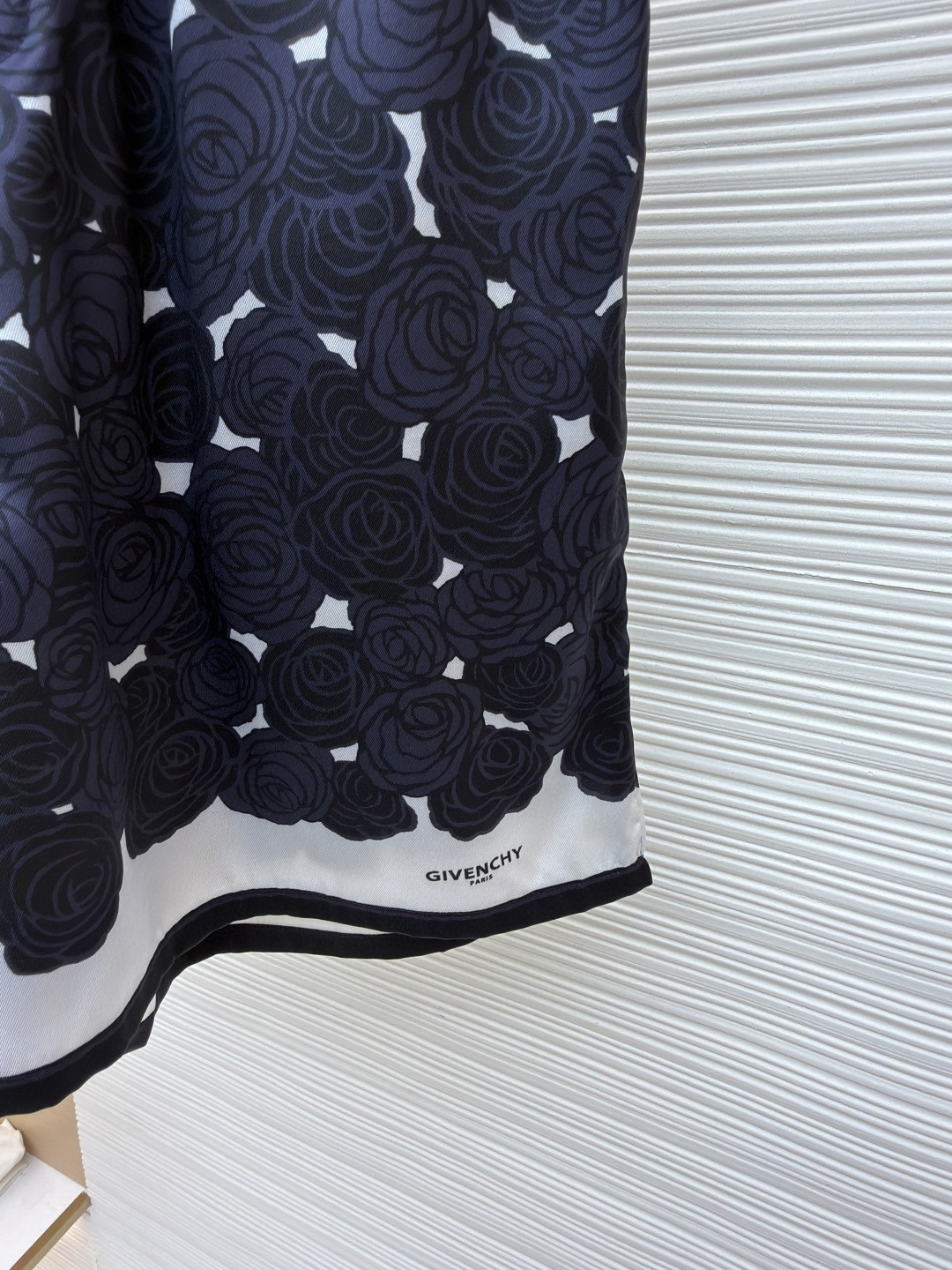 Givenchy 纪梵希 暗夜玫瑰印花松紧腰休闲裤 运动裤 短裤 五分裤 蓝色 B0 BM51MT16DN-499