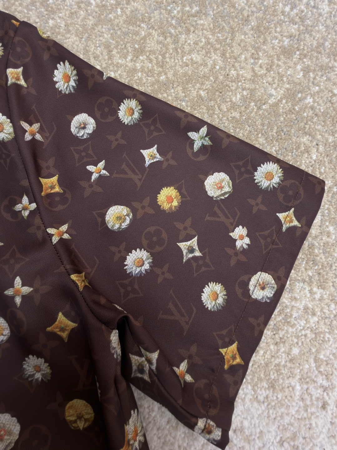 LOUIS VUITTON 路易威登 全幅花卉字母印花短袖衬衫 棕色 B0 1AJRJ7