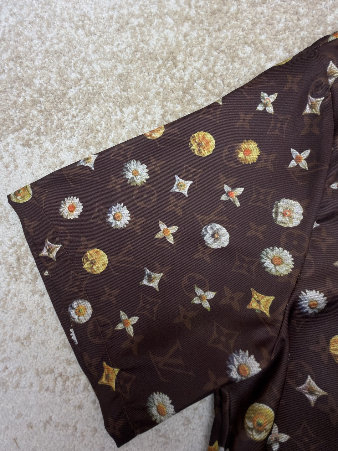 LOUIS VUITTON 路易威登 全幅花卉字母印花短袖衬衫 棕色 B0 1AJRJ7