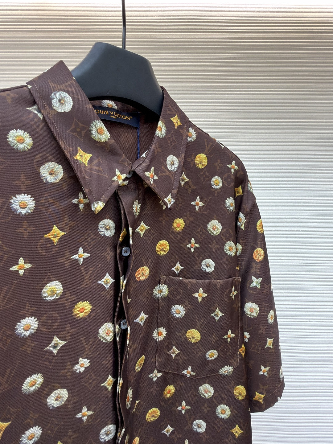 LOUIS VUITTON 路易威登 全幅花卉字母印花短袖衬衫 棕色 B0 1AJRJ7