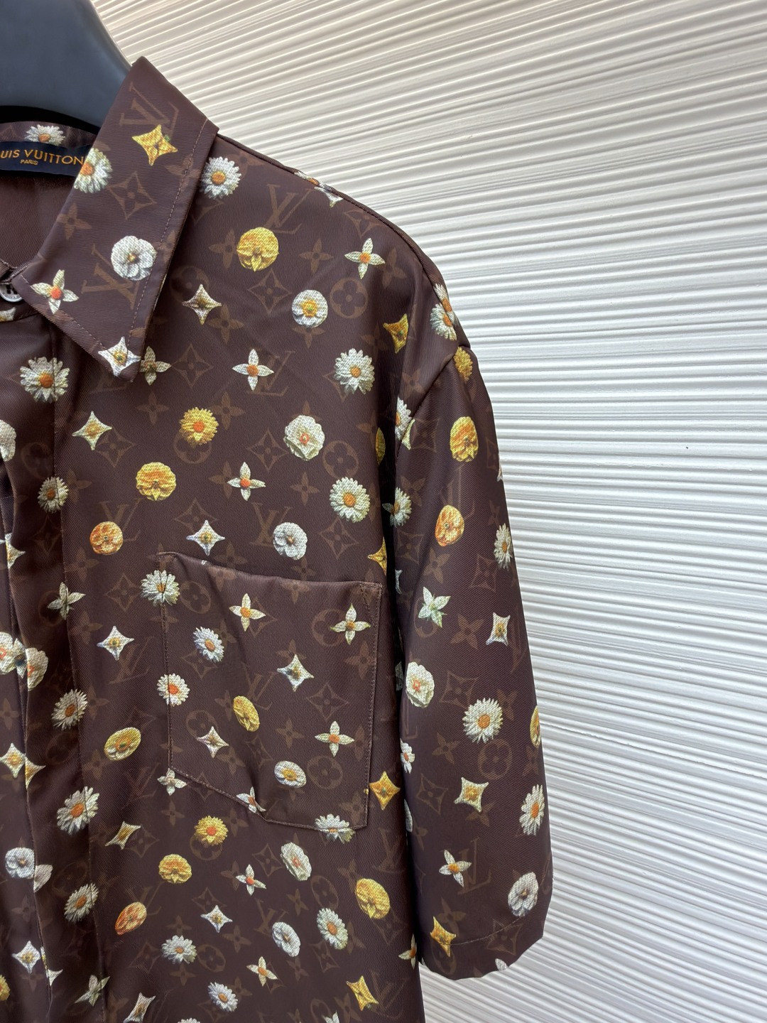 LOUIS VUITTON 路易威登 全幅花卉字母印花短袖衬衫 棕色 B0 1AJRJ7