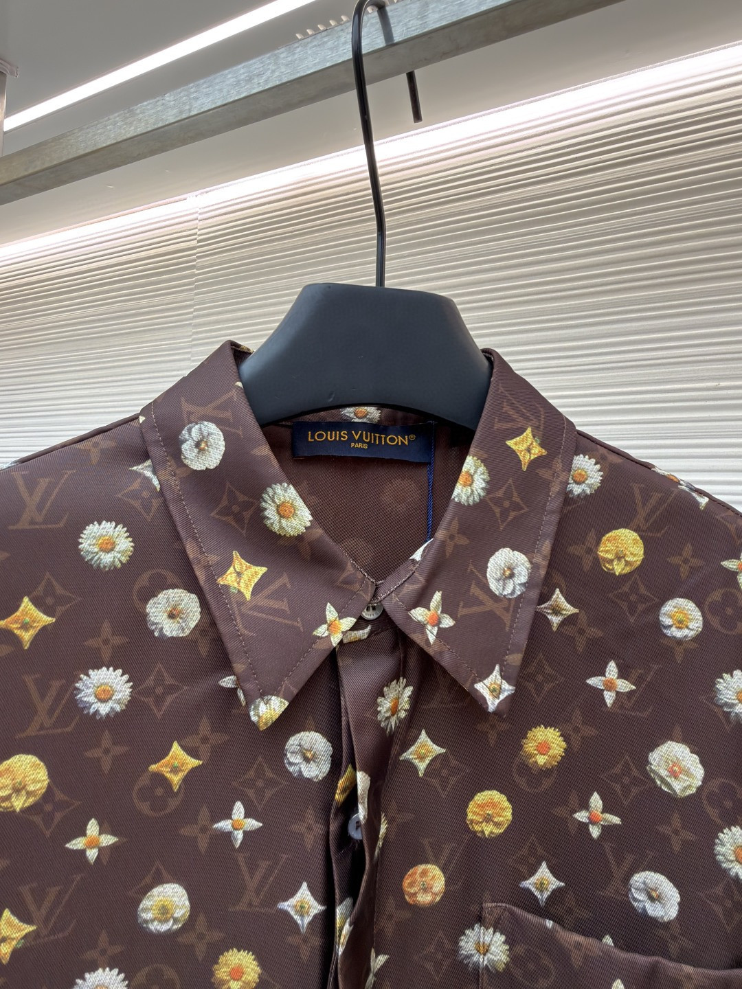 LOUIS VUITTON 路易威登 全幅花卉字母印花短袖衬衫 棕色 B0 1AJRJ7