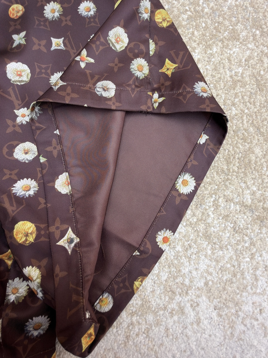 LOUIS VUITTON 路易威登 LV 全幅花卉字母印花松紧腰短裤 休闲裤 裤子 五分裤 棕色 B0 1AJRIX