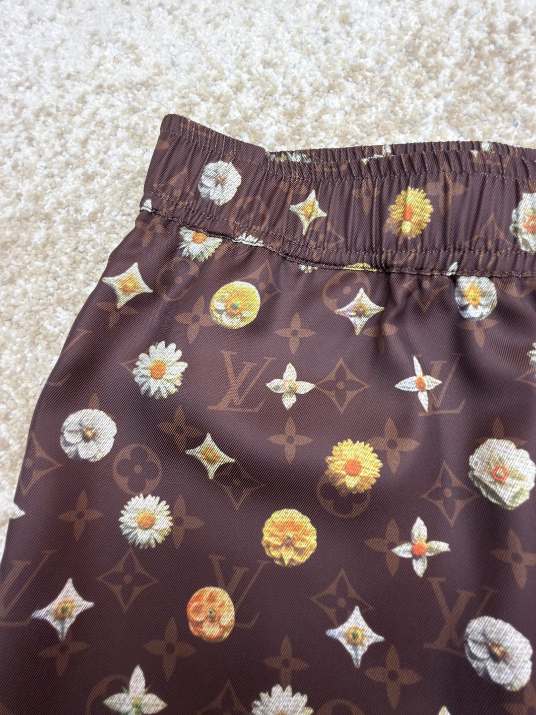 LOUIS VUITTON 路易威登 LV 全幅花卉字母印花松紧腰短裤 休闲裤 裤子 五分裤 棕色 B0 1AJRIX