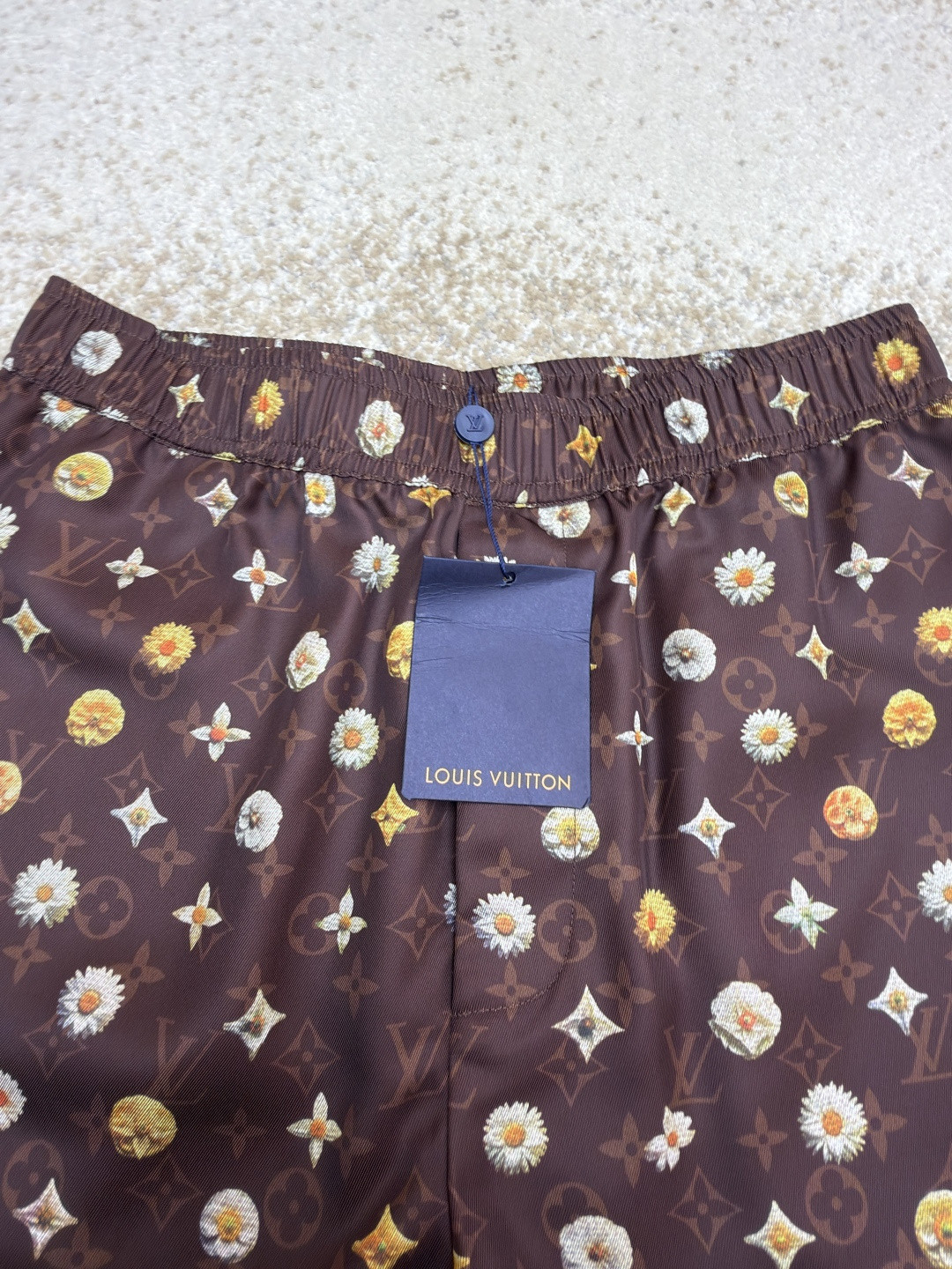 LOUIS VUITTON 路易威登 LV 全幅花卉字母印花松紧腰短裤 休闲裤 裤子 五分裤 棕色 B0 1AJRIX