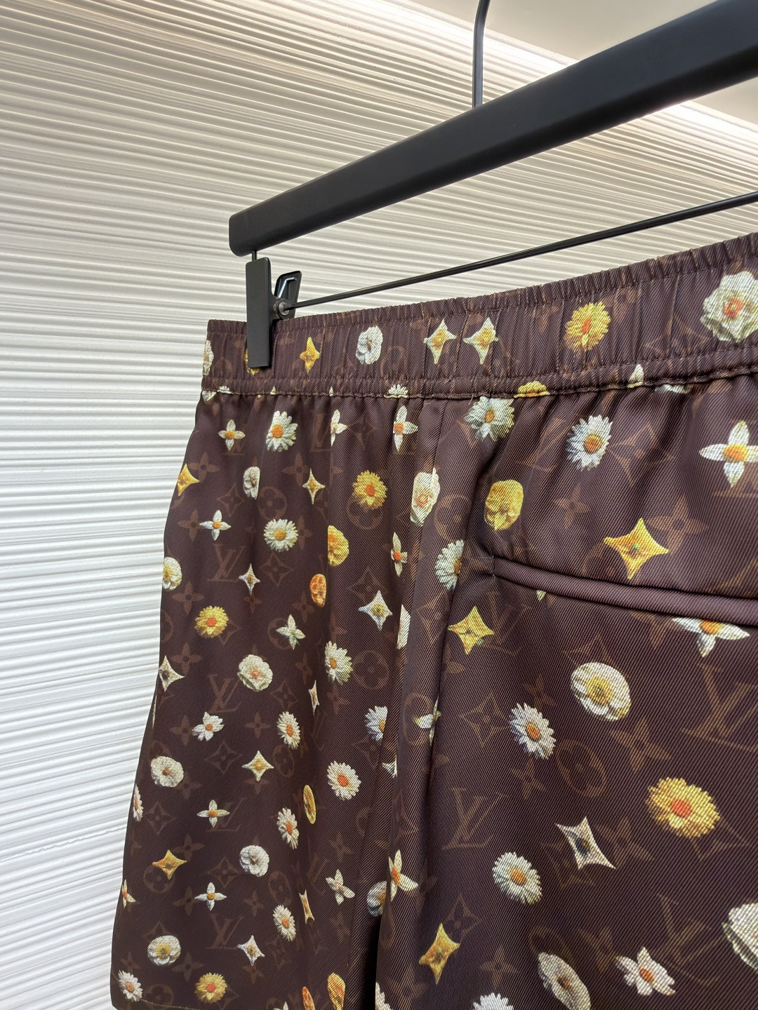 LOUIS VUITTON 路易威登 LV 全幅花卉字母印花松紧腰短裤 休闲裤 裤子 五分裤 棕色 B0 1AJRIX