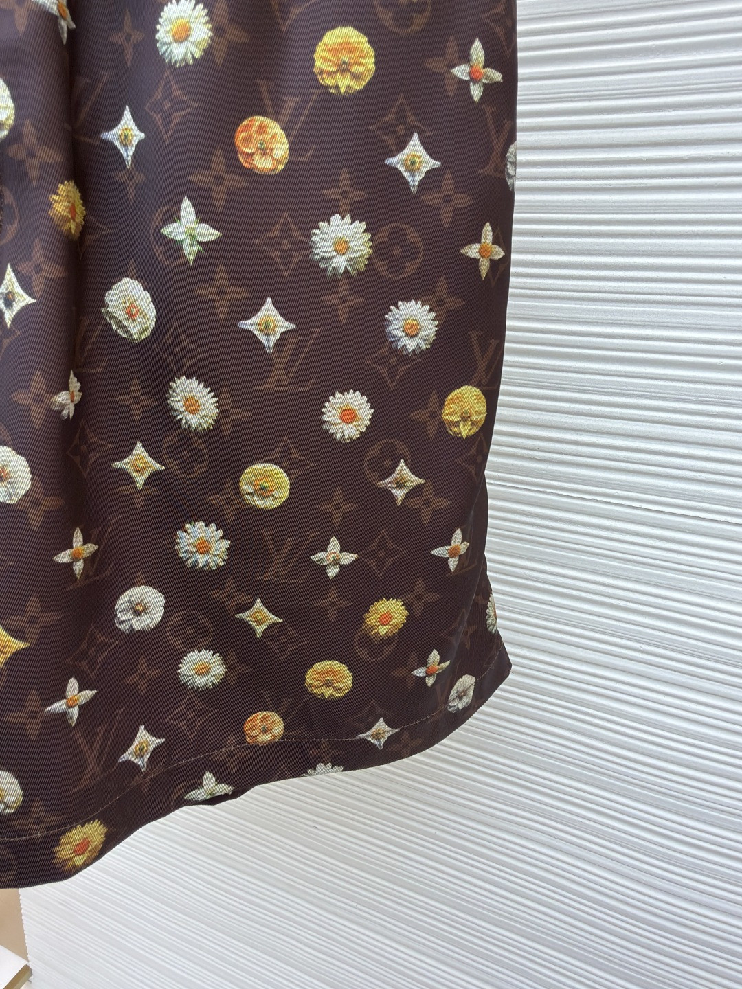 LOUIS VUITTON 路易威登 LV 全幅花卉字母印花松紧腰短裤 休闲裤 裤子 五分裤 棕色 B0 1AJRIX