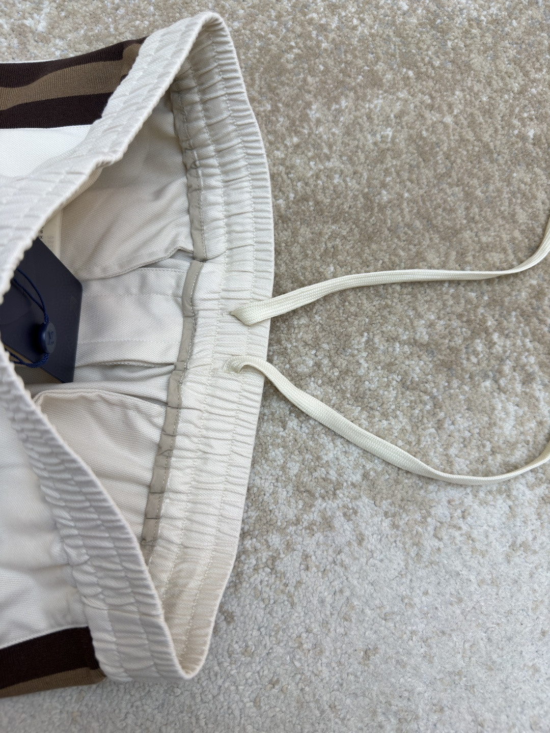 LOUIS VUITTON 路易威登 LV 条纹撞色松紧腰短裤 休闲裤 裤子 五分裤 白色 B0 