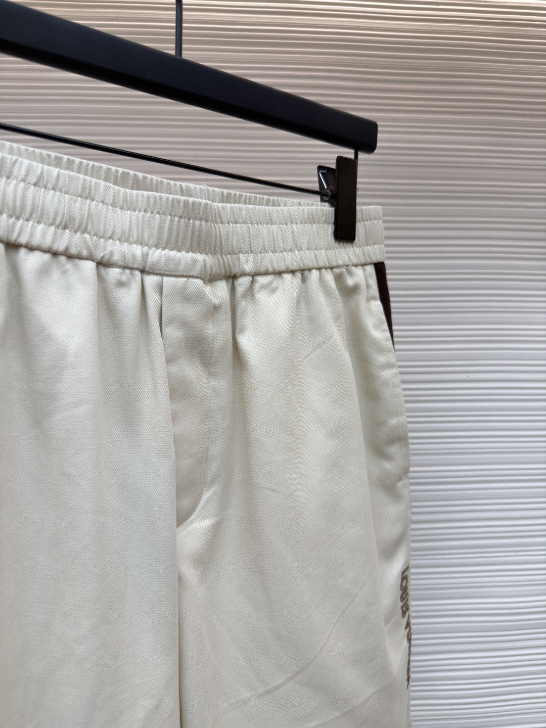 LOUIS VUITTON 路易威登 LV 条纹撞色松紧腰短裤 休闲裤 裤子 五分裤 白色 B0 