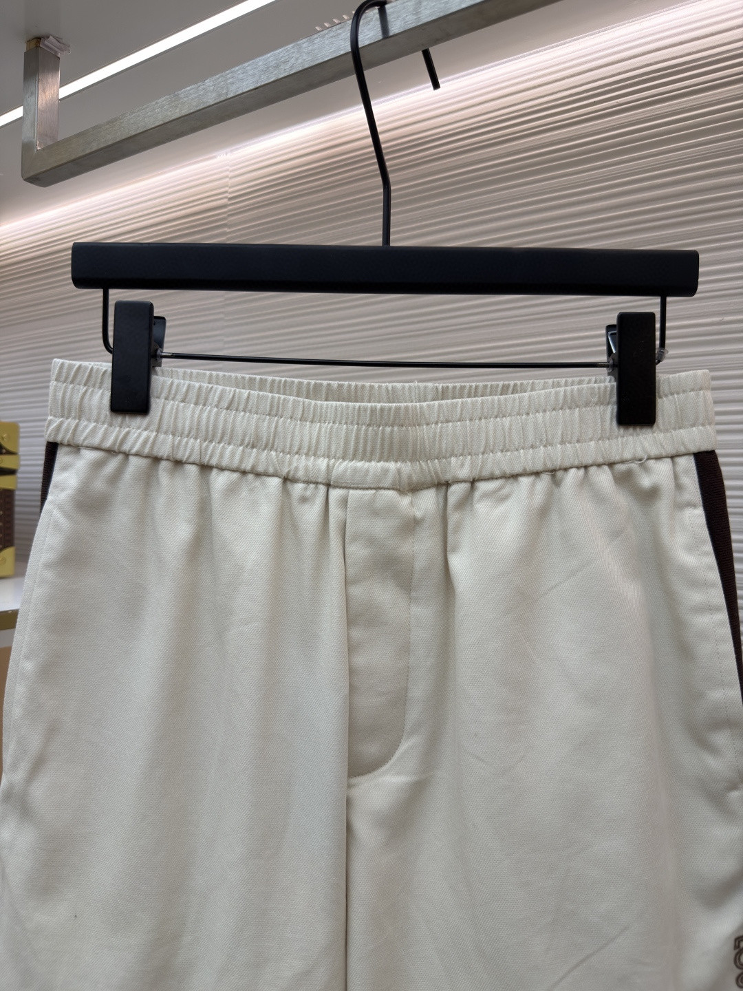 LOUIS VUITTON 路易威登 LV 条纹撞色松紧腰短裤 休闲裤 裤子 五分裤 白色 B0 