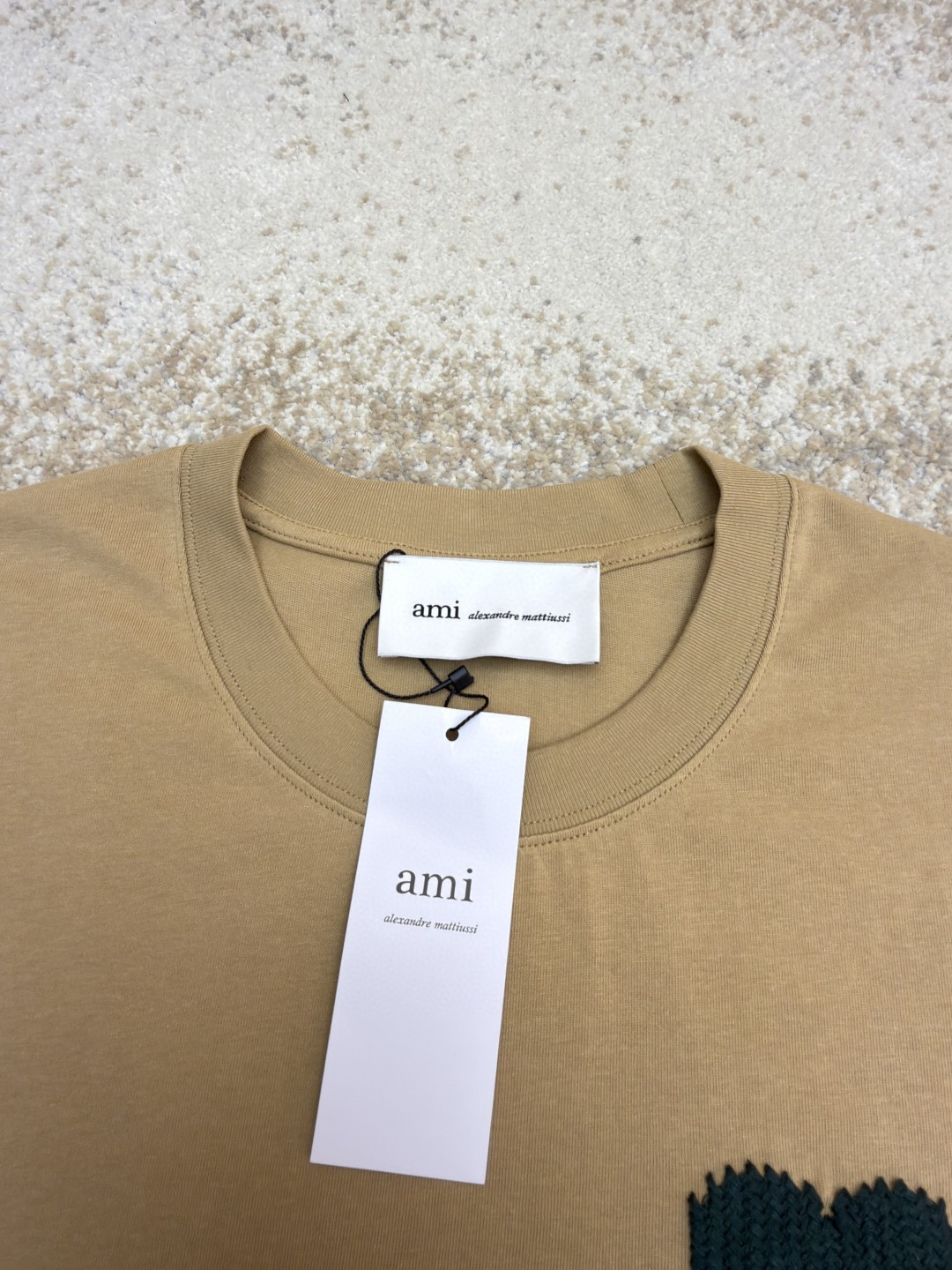 AMIPARIS Ami 爱心刺绣圆领短袖 T恤 夏季 杏色 卡其黄 A0 