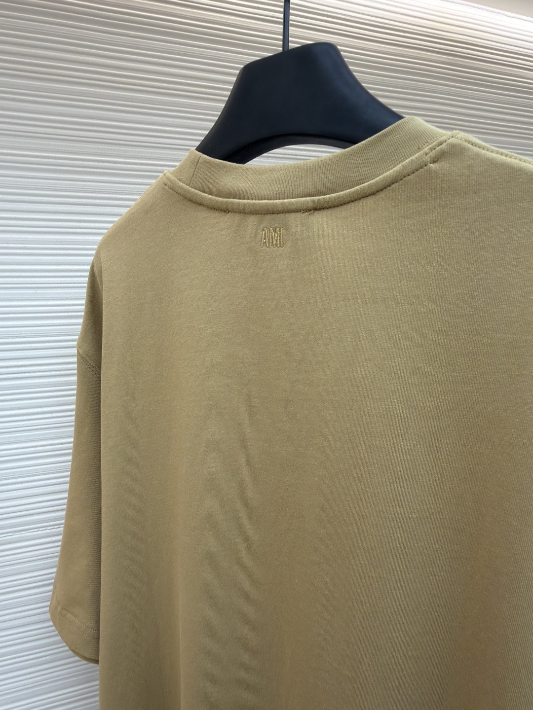 AMIPARIS Ami 爱心刺绣圆领短袖 T恤 夏季 杏色 卡其黄 A0 