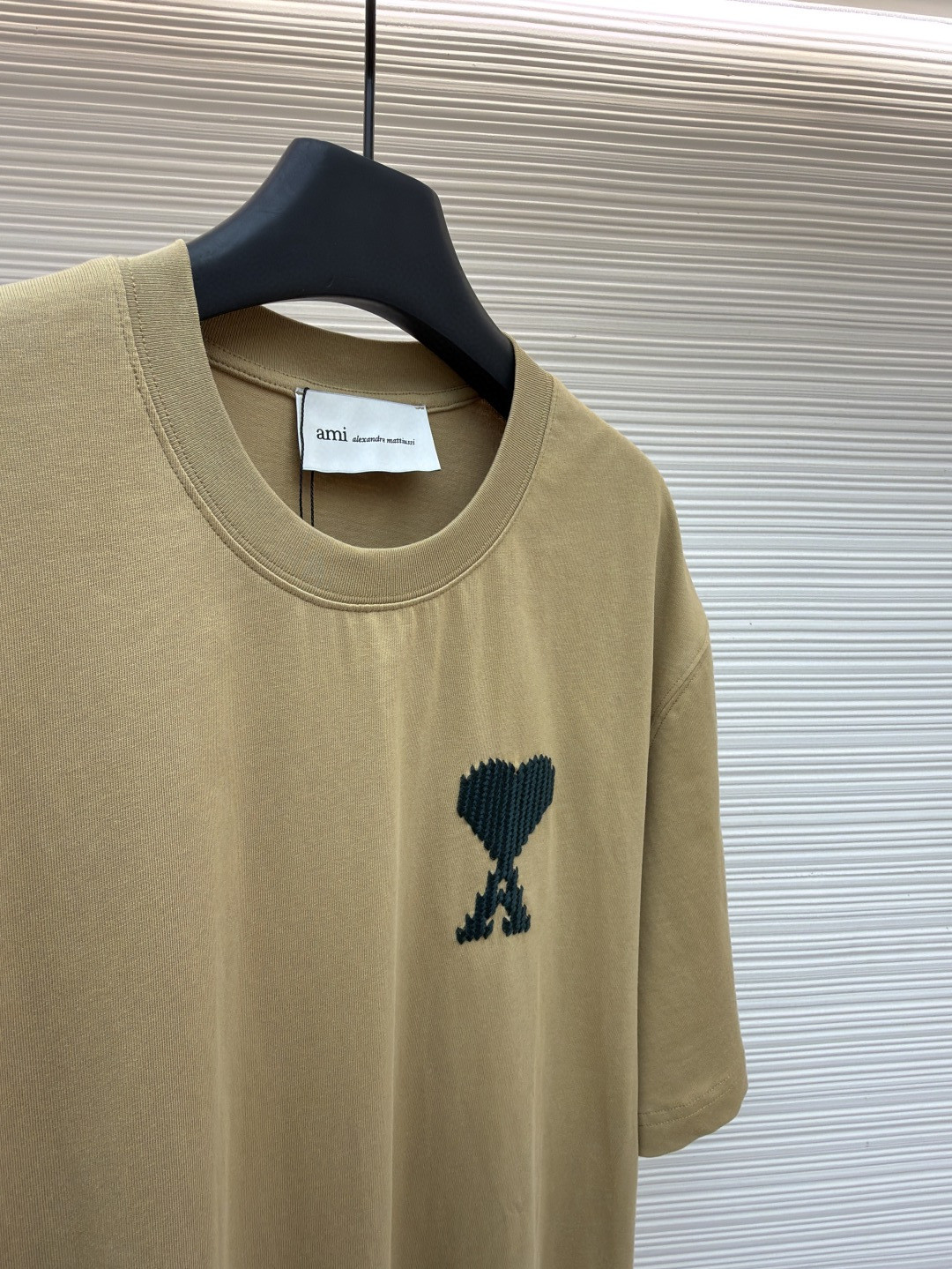 AMIPARIS Ami 爱心刺绣圆领短袖 T恤 夏季 杏色 卡其黄 A0 