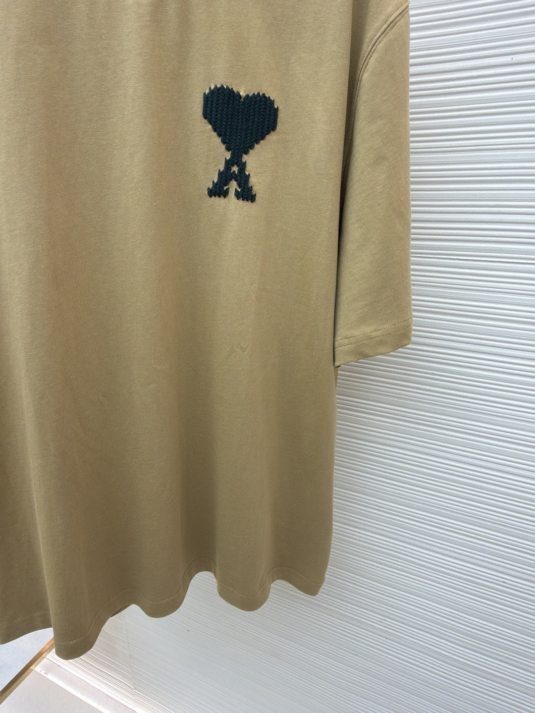 AMIPARIS Ami 爱心刺绣圆领短袖 T恤 夏季 杏色 卡其黄 A0 