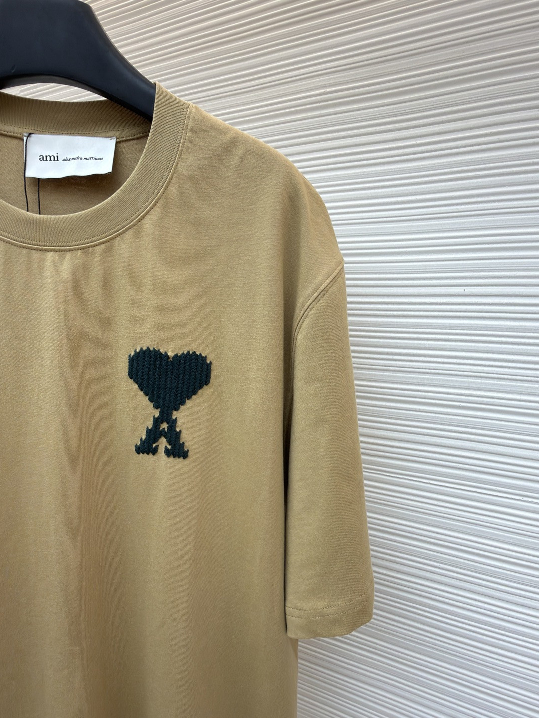 AMIPARIS Ami 爱心刺绣圆领短袖 T恤 夏季 杏色 卡其黄 A0 