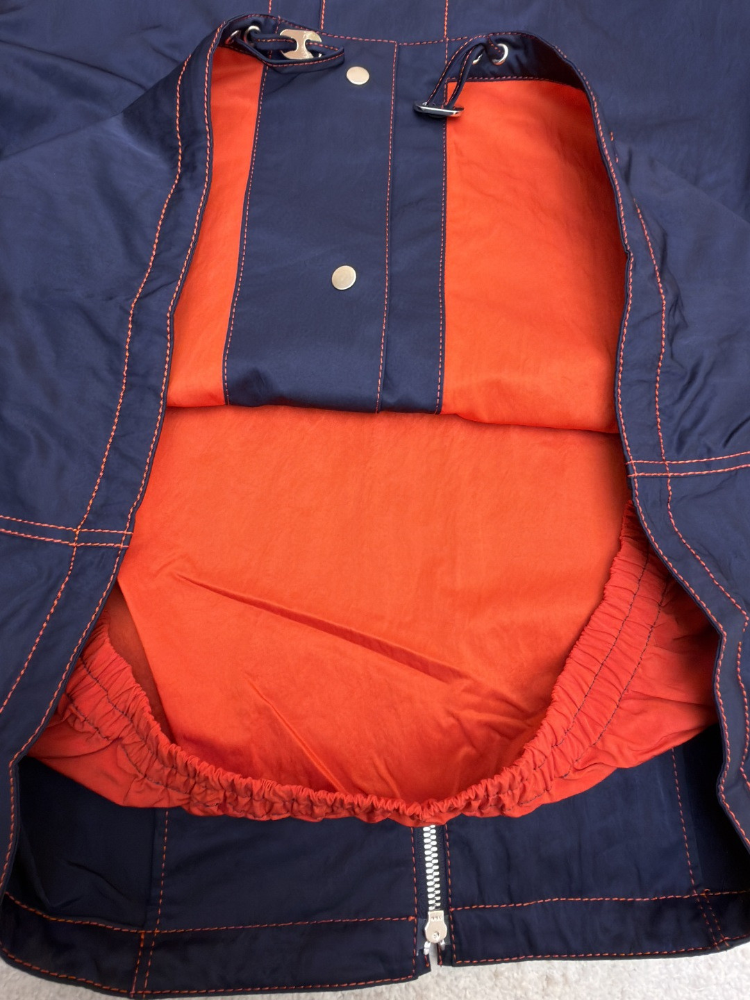 Bottega Veneta 缝线撞色连帽风衣外套 夹克 长袖 海军蓝 C0 793715-VF4K0-4121    