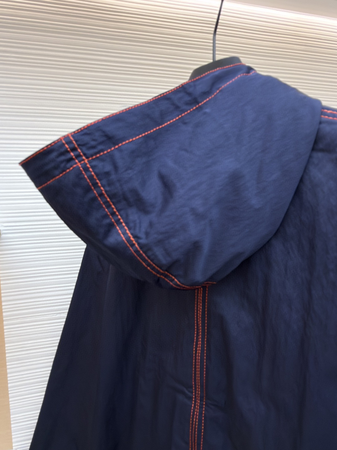 Bottega Veneta 缝线撞色连帽风衣外套 夹克 长袖 海军蓝 C0 793715-VF4K0-4121    