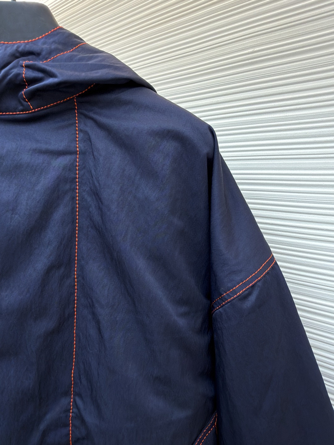 Bottega Veneta 缝线撞色连帽风衣外套 夹克 长袖 海军蓝 C0 793715-VF4K0-4121    