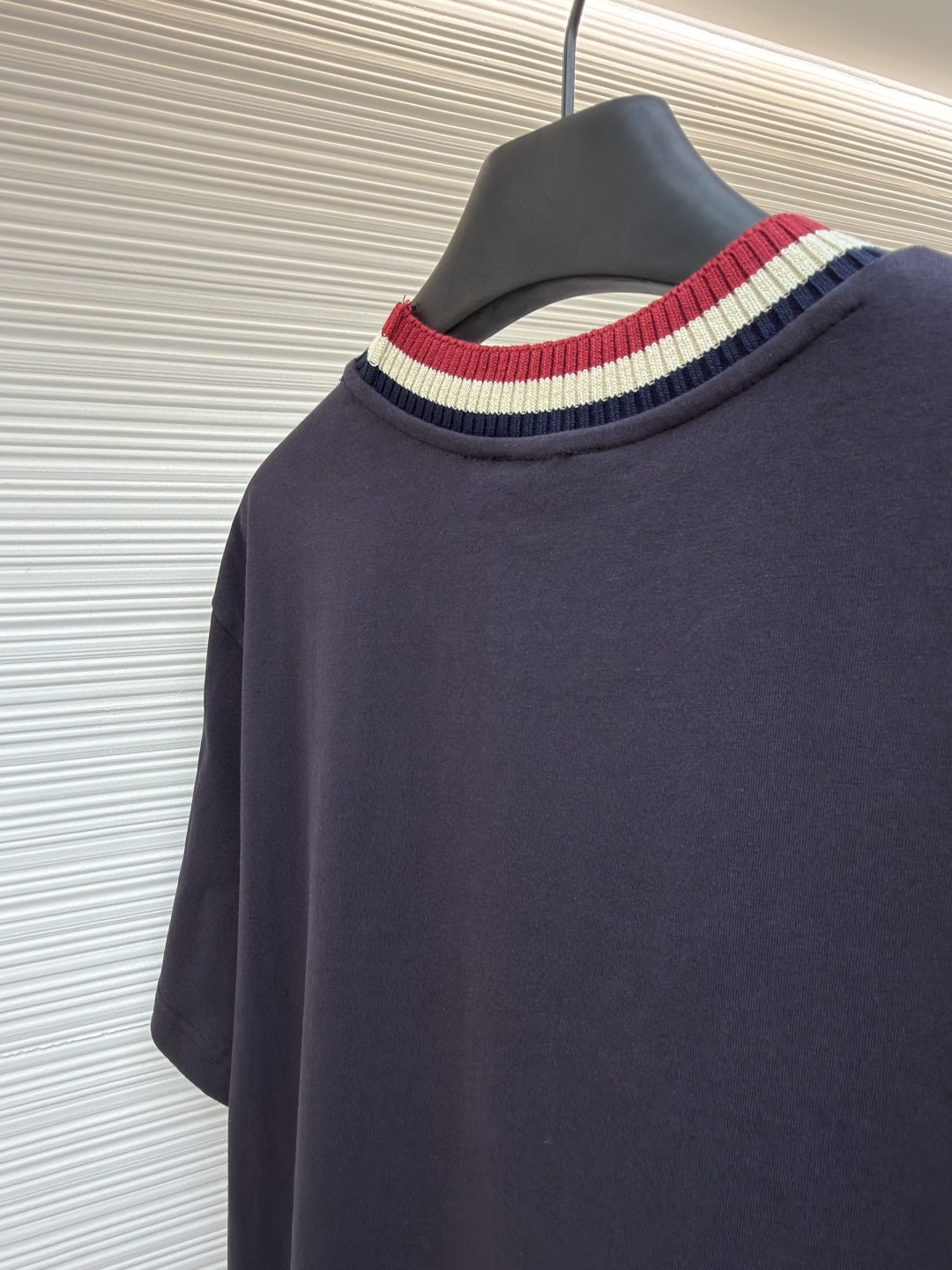 Moncler 蒙口 针织领口标识圆领短袖 T恤 夏季 白色 藏蓝色 红色 A0 K20918C0002289AJS034