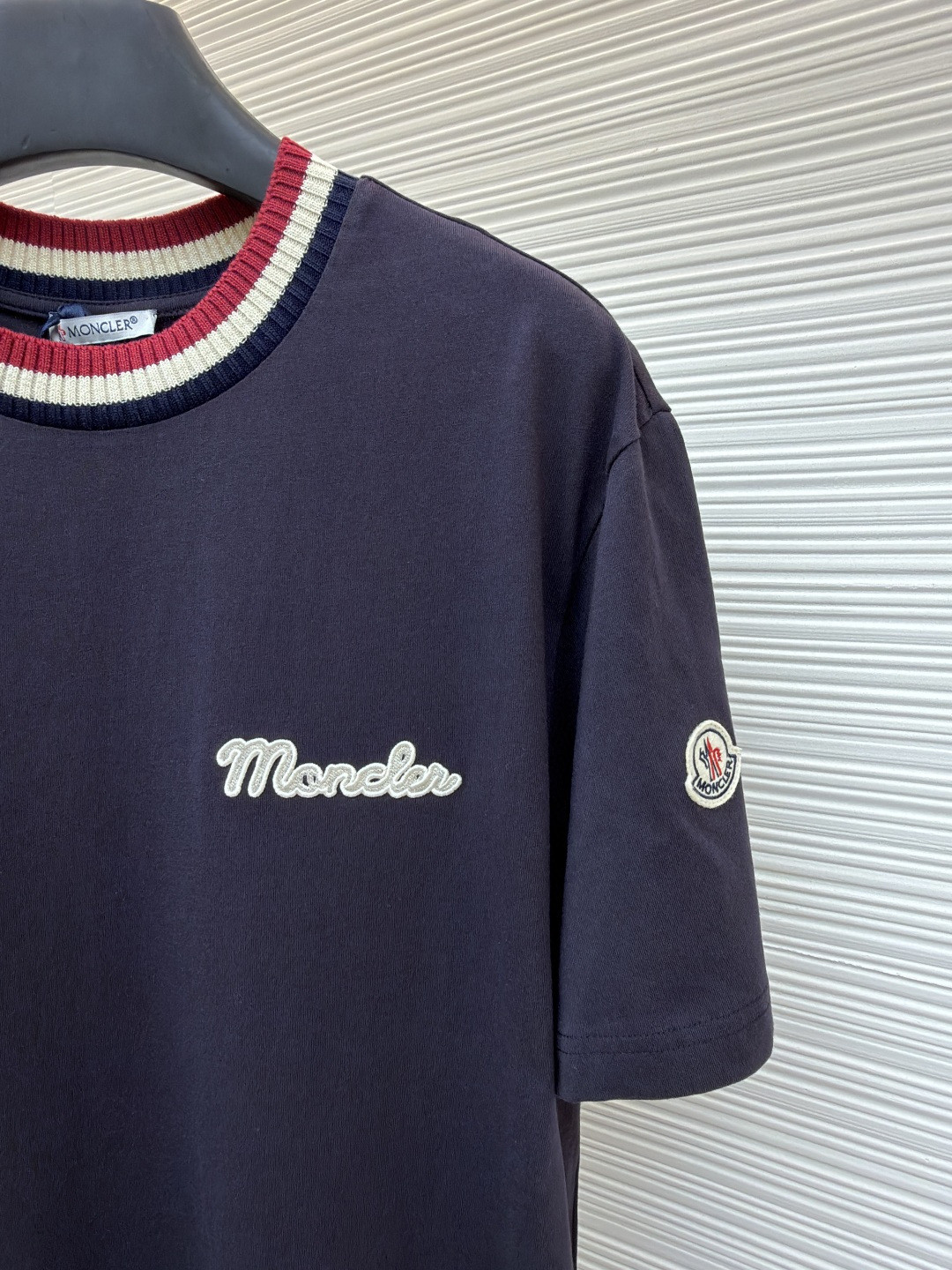 Moncler 蒙口 针织领口标识圆领短袖 T恤 夏季 白色 藏蓝色 红色 A0 K20918C0002289AJS034