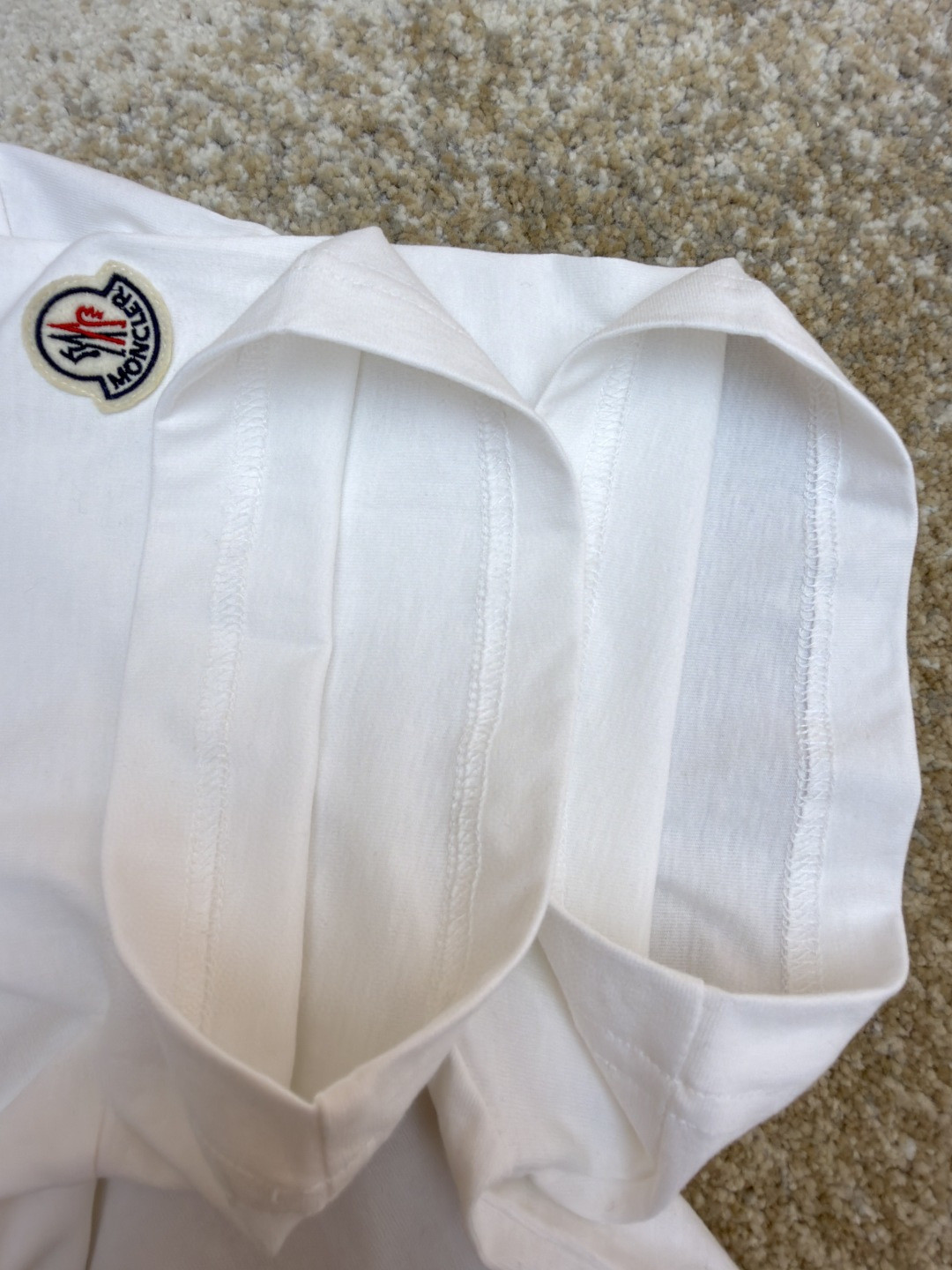 Moncler 蒙口 针织领口标识圆领短袖 T恤 夏季 白色 藏蓝色 红色 A0 K20918C0002289AJS034