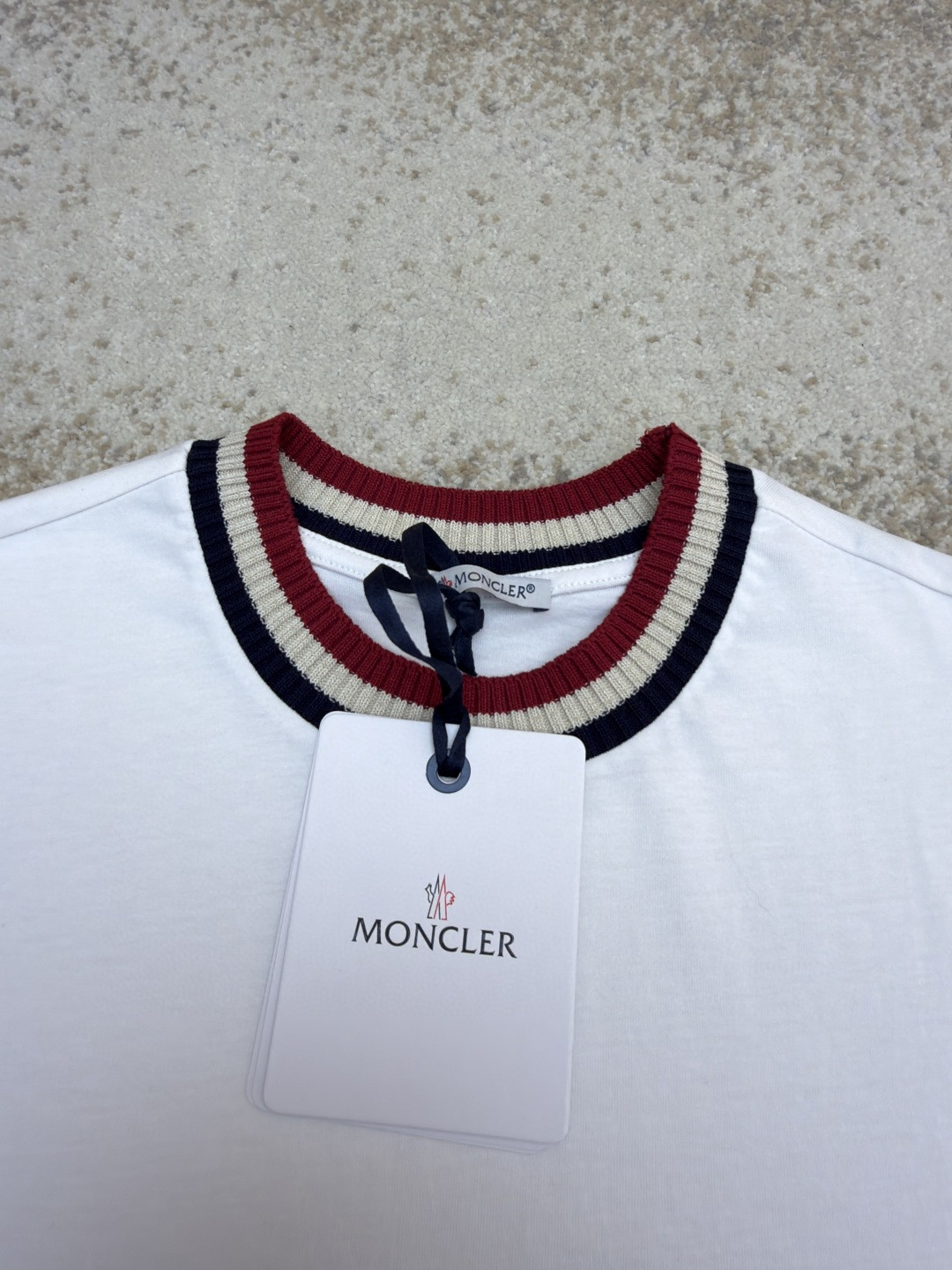 Moncler 蒙口 针织领口标识圆领短袖 T恤 夏季 白色 藏蓝色 红色 A0 K20918C0002289AJS034