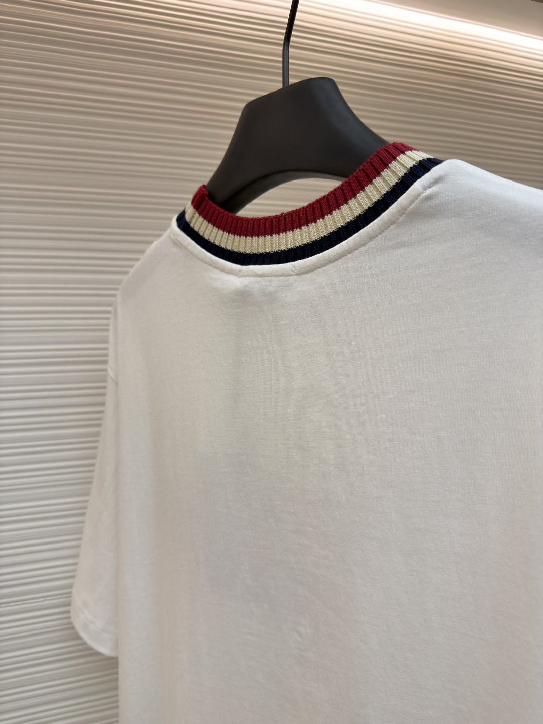 Moncler 蒙口 针织领口标识圆领短袖 T恤 夏季 白色 藏蓝色 红色 A0 K20918C0002289AJS034