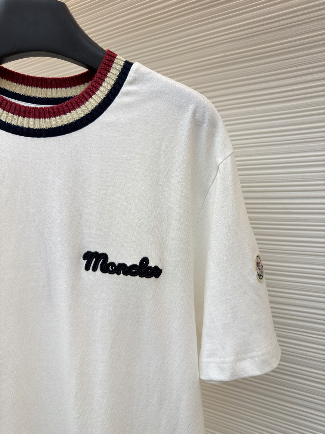 Moncler 蒙口 针织领口标识圆领短袖 T恤 夏季 白色 藏蓝色 红色 A0 K20918C0002289AJS034