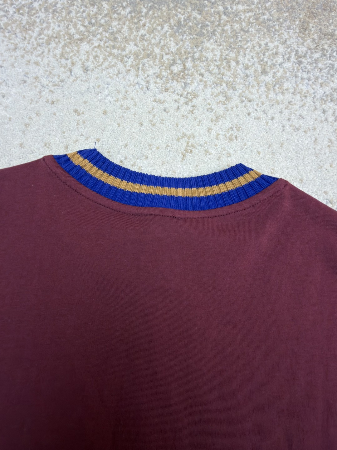 Moncler 蒙口 针织领口标识圆领短袖 T恤 夏季 白色 藏蓝色 红色 A0 K20918C0002289AJS034