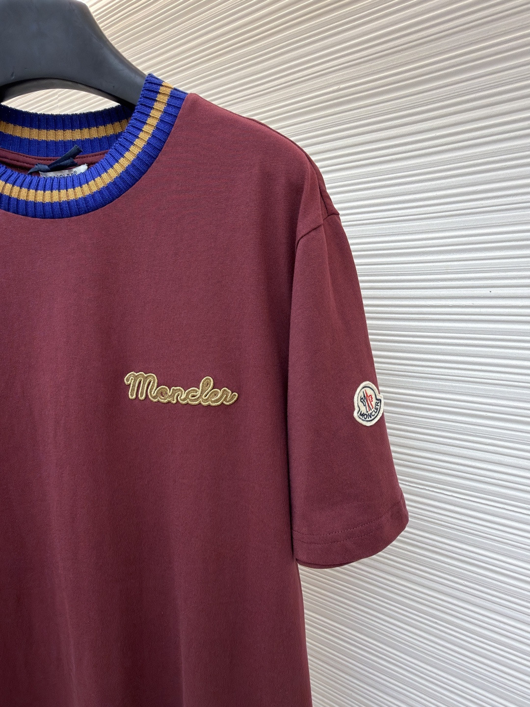 Moncler 蒙口 针织领口标识圆领短袖 T恤 夏季 白色 藏蓝色 红色 A0 K20918C0002289AJS034