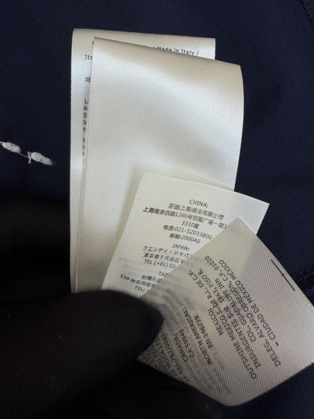 FENDI 芬迪 裁线刺绣圆领短袖 T恤 夏款 白色 黑藏蓝色 A2 FY0936B05OF0H0G