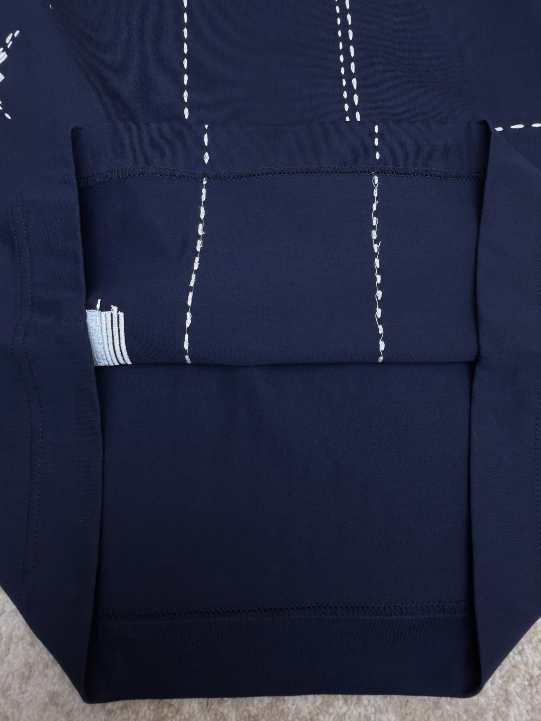 FENDI 芬迪 裁线刺绣圆领短袖 T恤 夏款 白色 黑藏蓝色 A2 FY0936B05OF0H0G