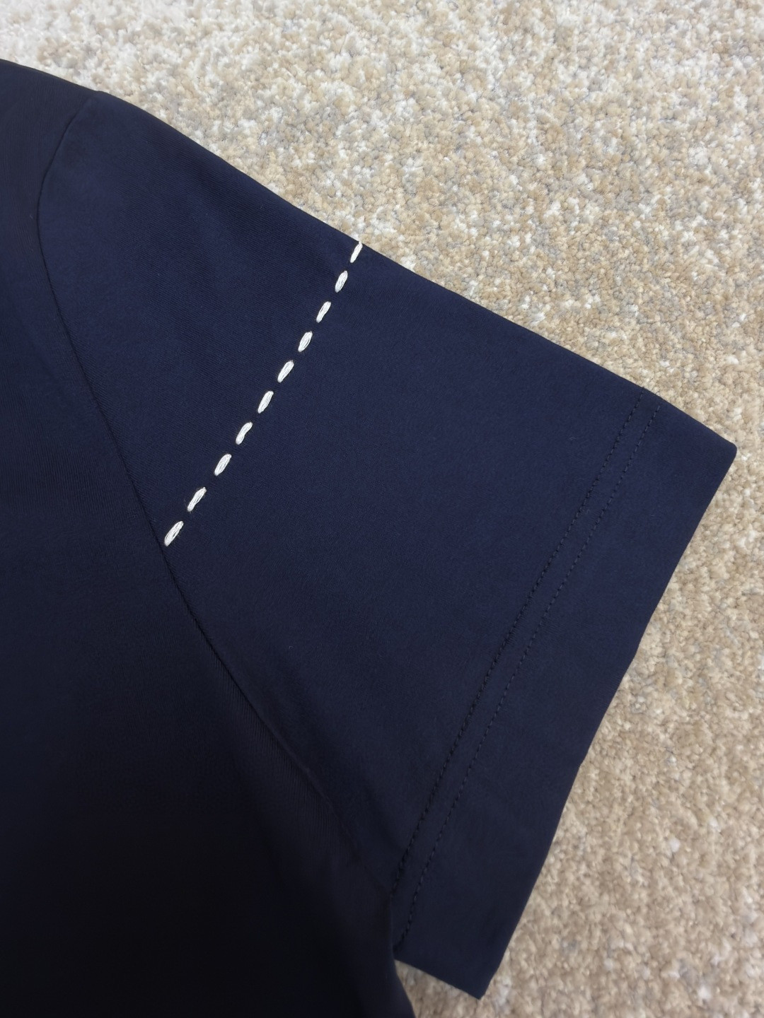 FENDI 芬迪 裁线刺绣圆领短袖 T恤 夏款 白色 黑藏蓝色 A2 FY0936B05OF0H0G