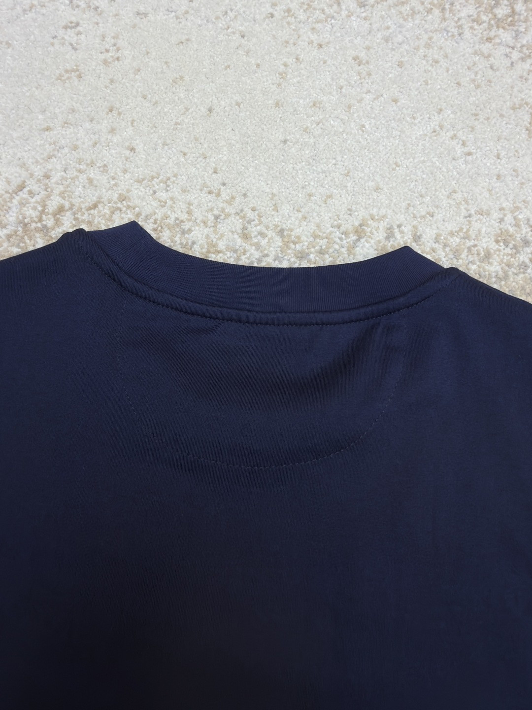 FENDI 芬迪 裁线刺绣圆领短袖 T恤 夏款 白色 黑藏蓝色 A2 FY0936B05OF0H0G