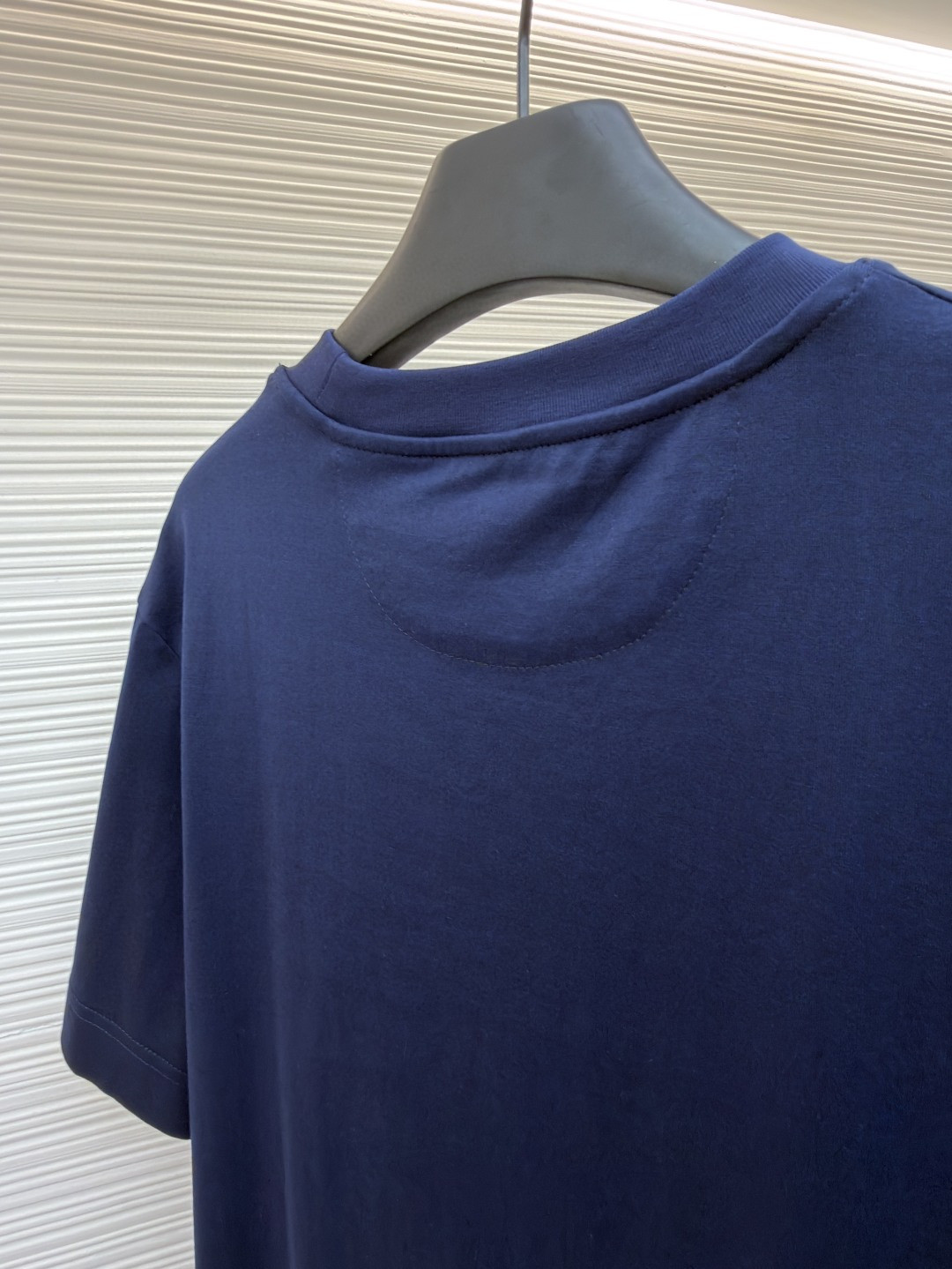 FENDI 芬迪 裁线刺绣圆领短袖 T恤 夏款 白色 黑藏蓝色 A2 FY0936B05OF0H0G