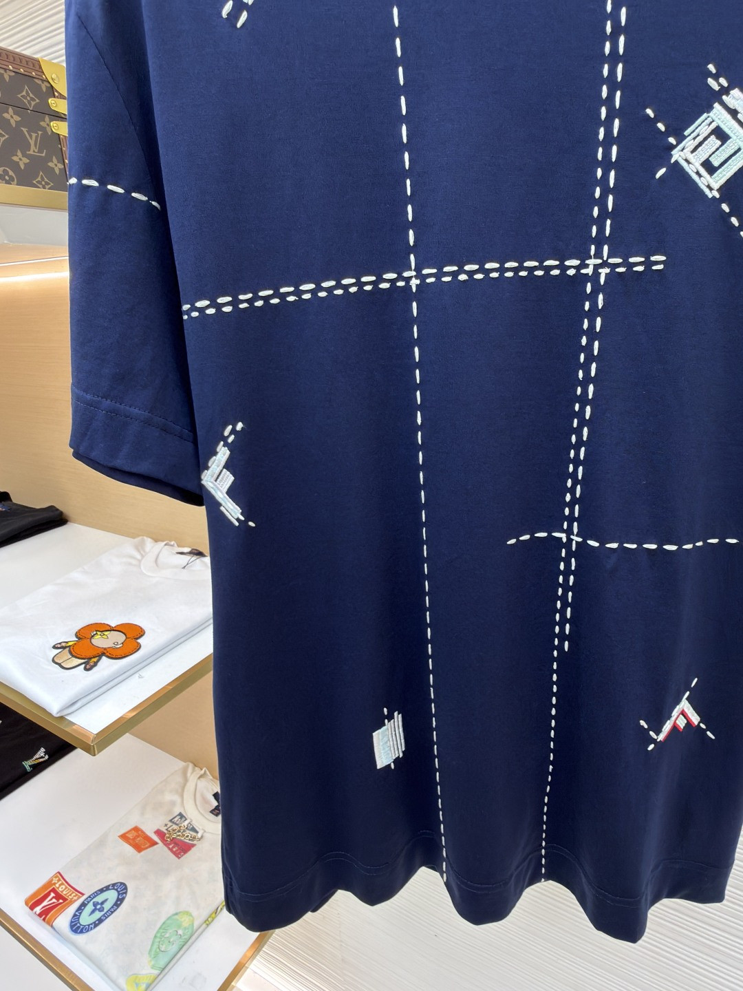 FENDI 芬迪 裁线刺绣圆领短袖 T恤 夏款 白色 黑藏蓝色 A2 FY0936B05OF0H0G