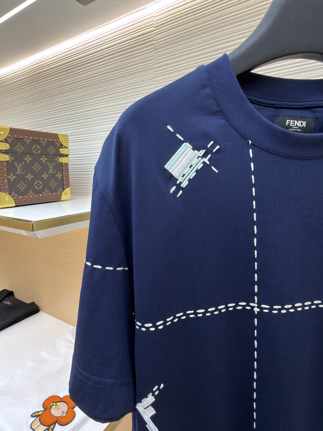 FENDI 芬迪 裁线刺绣圆领短袖 T恤 夏款 白色 黑藏蓝色 A2 FY0936B05OF0H0G