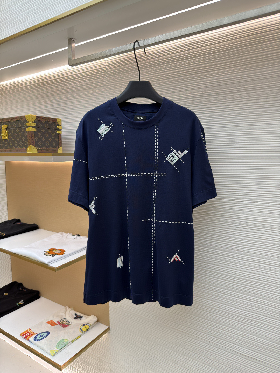 FENDI 芬迪 裁线刺绣圆领短袖 T恤 夏款 白色 黑藏蓝色 A2 FY0936B05OF0H0G