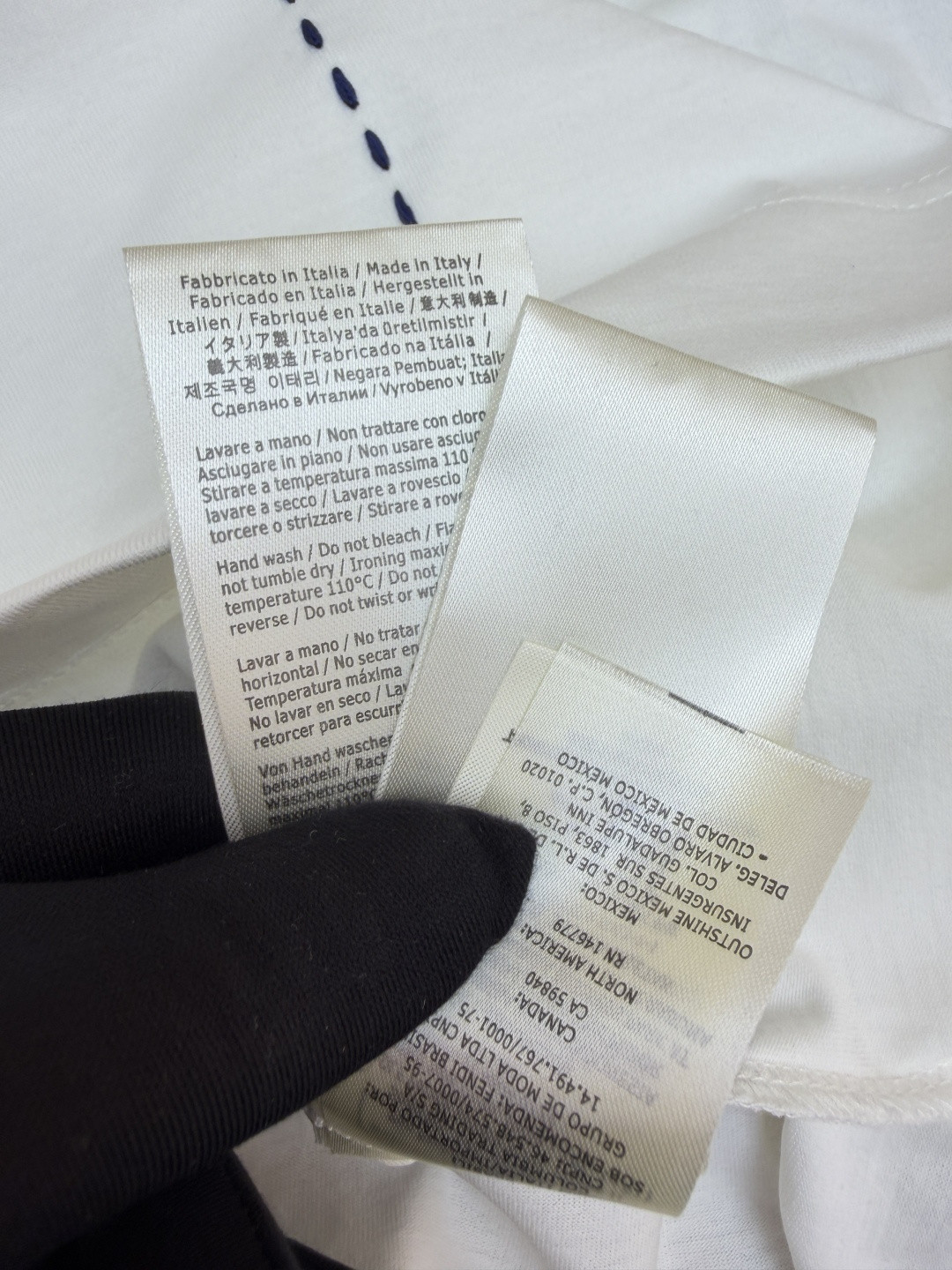 FENDI 芬迪 裁线刺绣圆领短袖 T恤 夏款 白色 黑藏蓝色 A2 FY0936B05OF0H0G