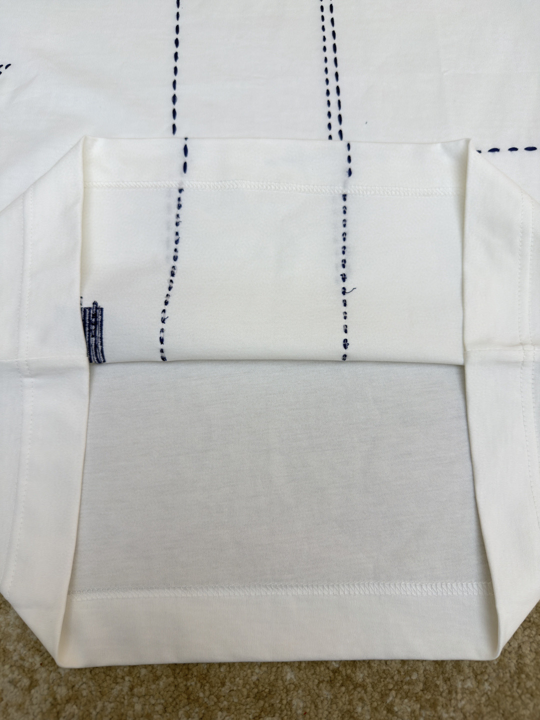 FENDI 芬迪 裁线刺绣圆领短袖 T恤 夏款 白色 黑藏蓝色 A2 FY0936B05OF0H0G